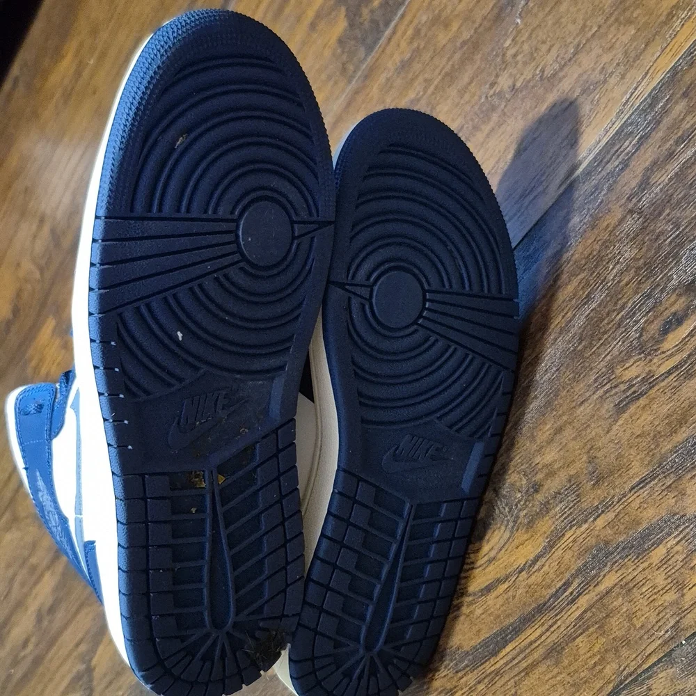 Jordan Women Navy and White High-Top Sneakers - Picture 6 of 6